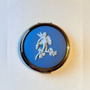 Stratton Vintage Wedgewood Jasperware Cameo rare Cherub Compact Never used